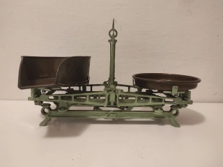 Stará kuchyňská váha 3 kg