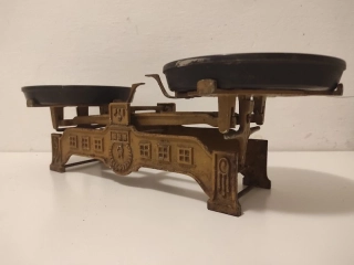 Stará kuchyňská váha 