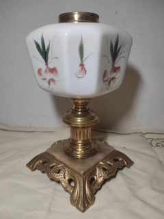 Stará petrolejová stolní lampa 